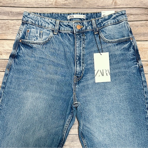 Zara Medium Wash High Rise Ankle Length Slim Leg Mom Jeans Minor Fraying NWT 10 - Picture 2 of 9
